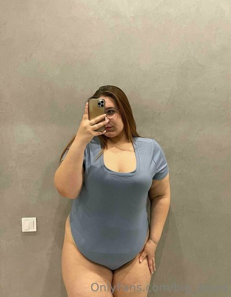 Foto di nudo di fuga di OnlyFans di Curvyiris