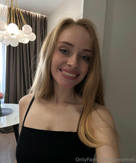 Foto di nudo di fuga di OnlyFans di Loveameli
