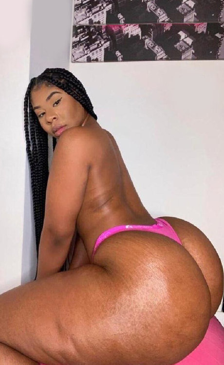 Foto di nudo di fuga di OnlyFans di Katanah