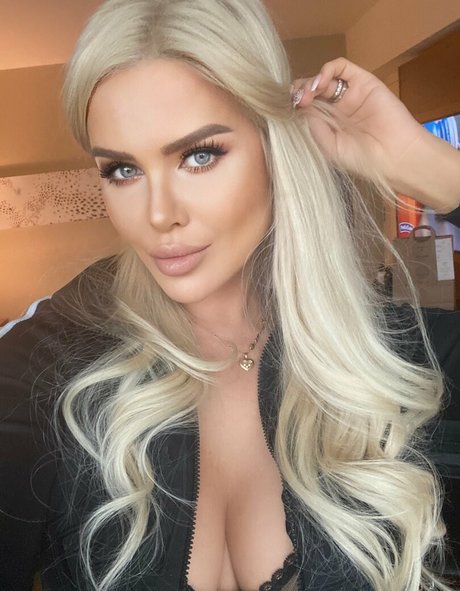 Foto di nudo di fuga di OnlyFans di Elisa Bethann