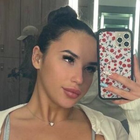Foto di nudo di fuga di OnlyFans di Leilah Skys