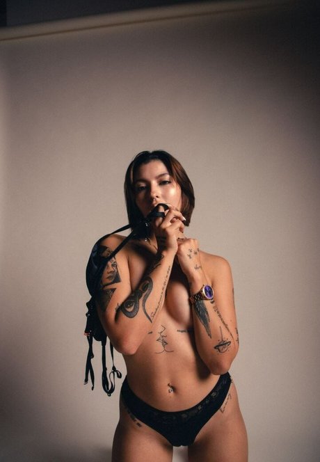 Foto di nudo di fuga di OnlyFans di Valka