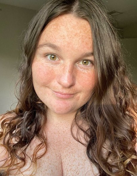 Foto di nudo di fuga di OnlyFans di Freckled Baby