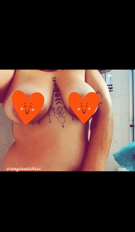 Foto di nudo di fuga di OnlyFans di Angieebthicc