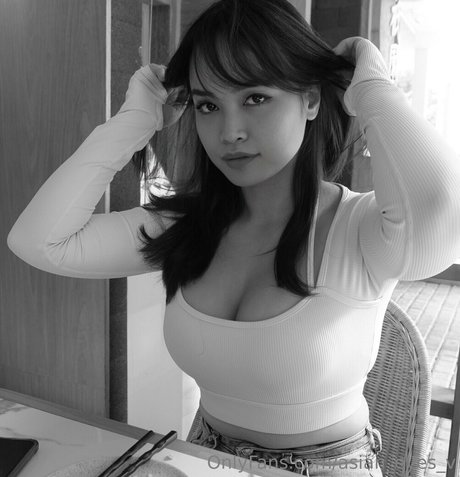 Foto di nudo di fuga di OnlyFans di Asianeyesv