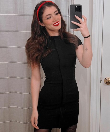 Chrissy Costanza