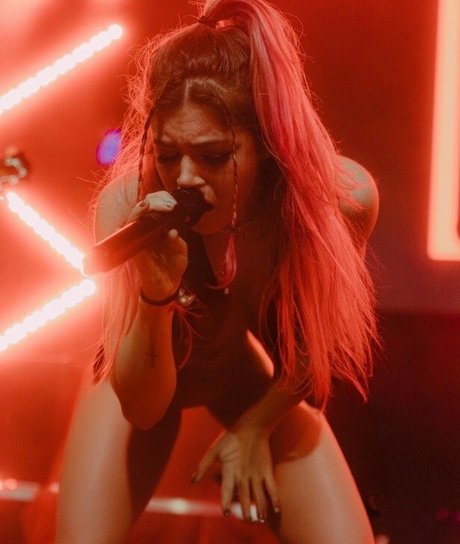 Chrissy Costanza
