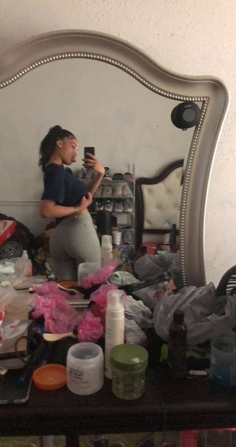Foto di nudo di fuga di OnlyFans di Lightskin