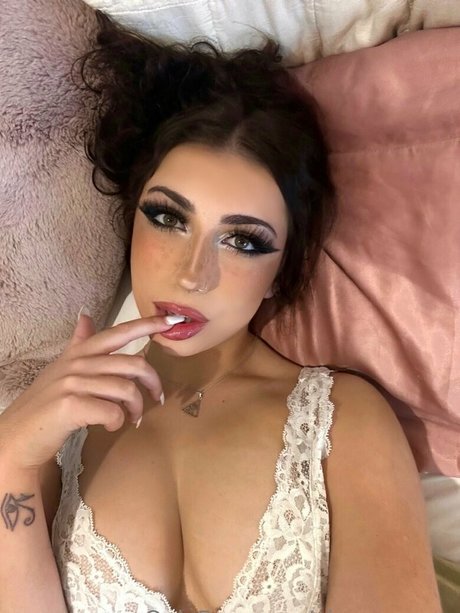Foto di nudo di fuga di OnlyFans di Viennaveraa