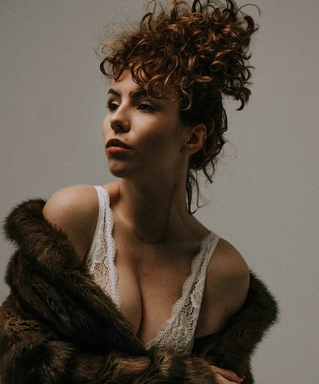 Curlywiktoria