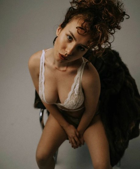 Curlywiktoria