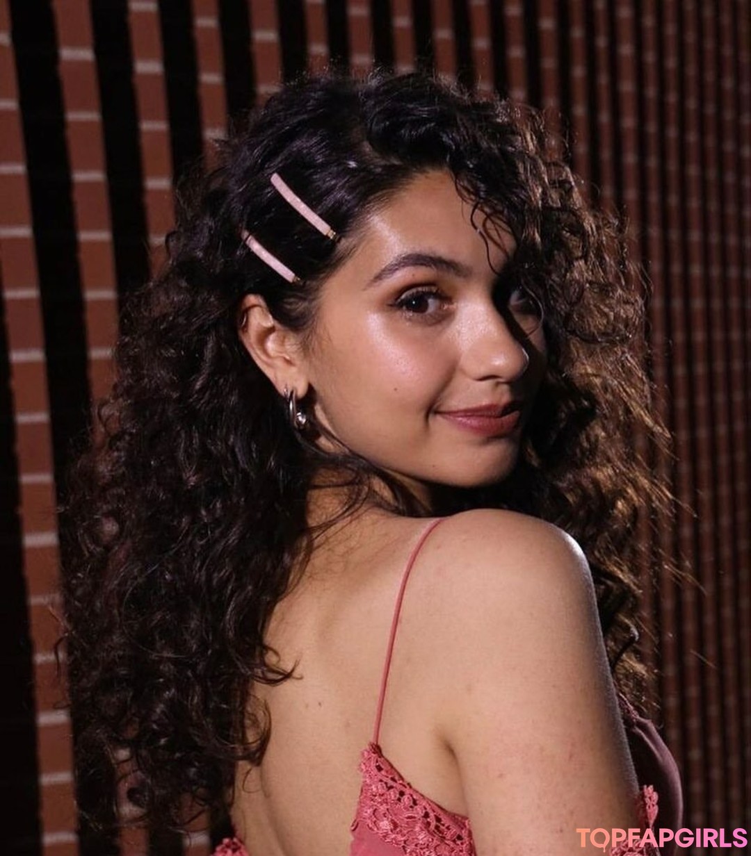 Foto di nudo di fuga di OnlyFans di Alessia Cara #32 Foto di nudo di fuga di OnlyFans di Alessia Cara #32