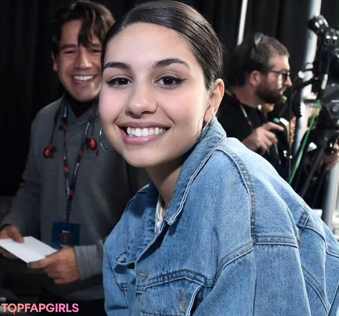 Foto di nudo di fuga di OnlyFans di Alessia Cara #33 Foto di nudo di fuga di OnlyFans di Alessia Cara #33