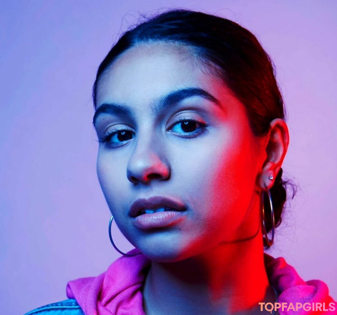 Foto di nudo di fuga di OnlyFans di Alessia Cara #34 Foto di nudo di fuga di OnlyFans di Alessia Cara #34