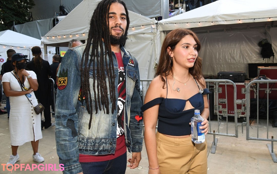 Foto di nudo di fuga di OnlyFans di Alessia Cara #52 Foto di nudo di fuga di OnlyFans di Alessia Cara #52