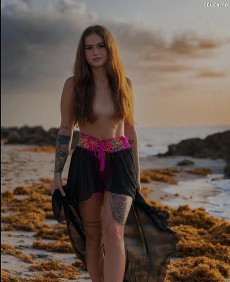 Foto di nudo di fuga di OnlyFans di Chalinal