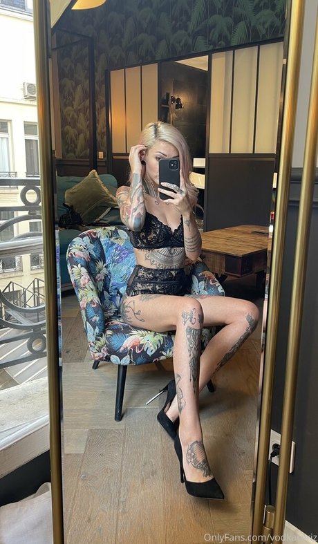 Foto di nudo di fuga di OnlyFans di Cerizvodka