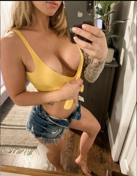 Foto di nudo di fuga di OnlyFans di Kayla Manthey