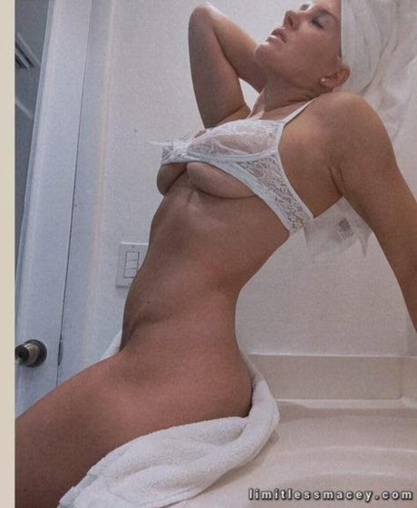 Foto di nudo di fuga di OnlyFans di Lacey Evans