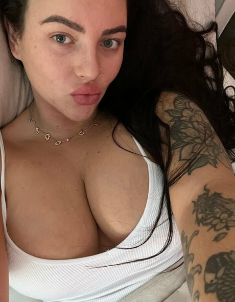 Foto di nudo di fuga di OnlyFans di Eve Sophie