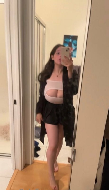 Foto di nudo di fuga di OnlyFans di Bustymor N