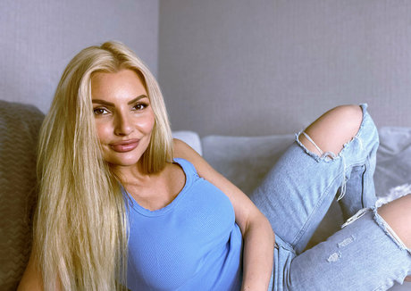 Foto di nudo di fuga di OnlyFans di Polinanice