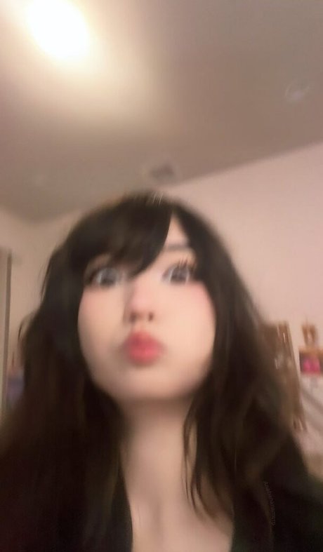 Foto di nudo di fuga di OnlyFans di Emiru