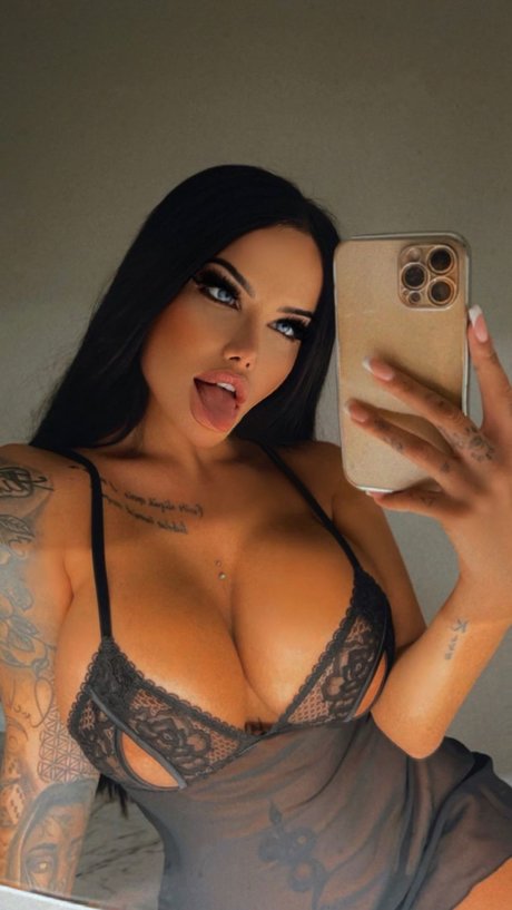 Foto di nudo di fuga di OnlyFans di Enise Sude