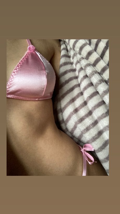 Foto di nudo di fuga di OnlyFans di Adorable Dina