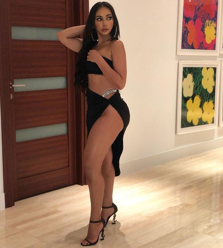 Foto di nudo di fuga di OnlyFans di May Yassine