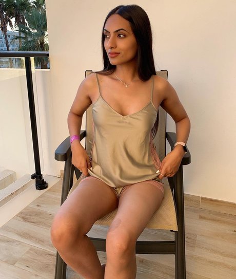 Foto di nudo di fuga di OnlyFans di Nikkirai