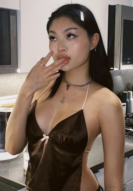Foto di nudo di fuga di OnlyFans di Alina Lin