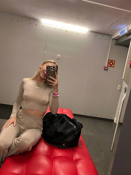 Foto di nudo di fuga di OnlyFans di Alferova