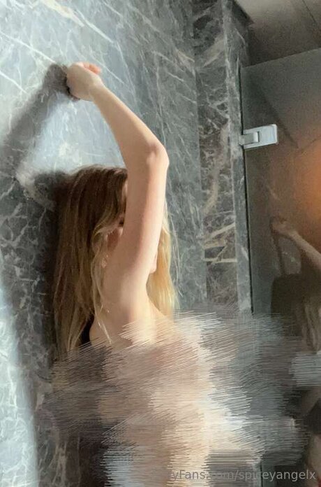 Foto di nudo di fuga di OnlyFans di Spiceyangelx