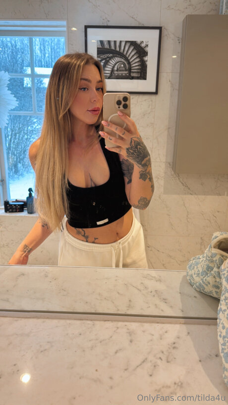 Foto di nudo di fuga di OnlyFans di Tilda4u