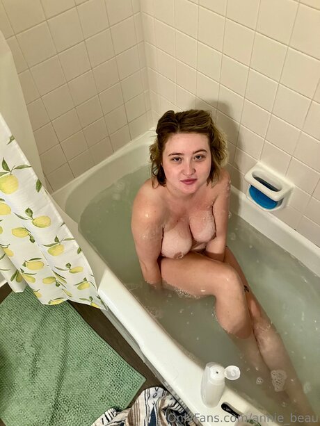 Foto di nudo di fuga di OnlyFans di Annie Beau