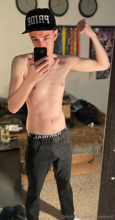 Foto di nudo di fuga di OnlyFans di Rubberwolf
