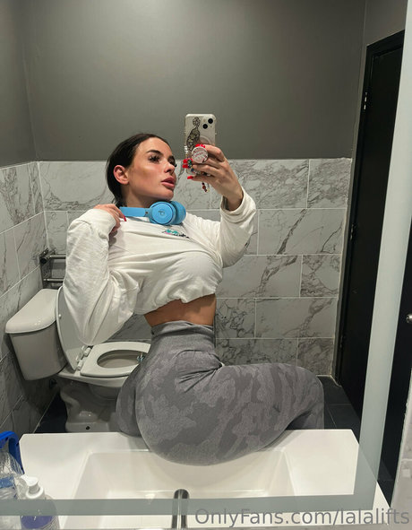 Foto di nudo di fuga di OnlyFans di Lalalifts