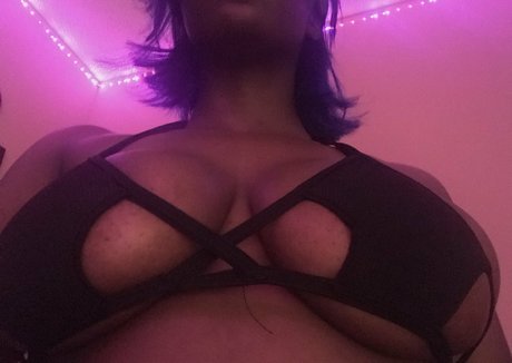 Foto di nudo di fuga di OnlyFans di Kxttxe