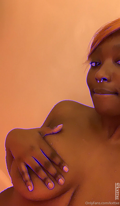 Foto di nudo di fuga di OnlyFans di Kxttxe