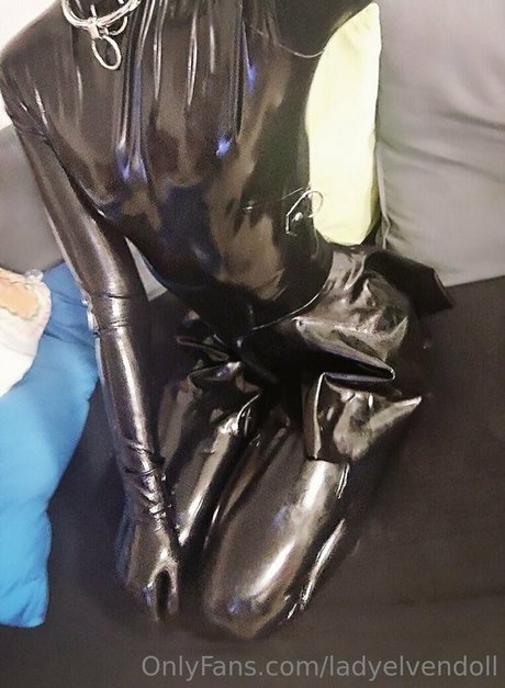 Foto di nudo di fuga di OnlyFans di Ladyelvendoll