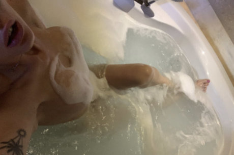 Foto di nudo di fuga di OnlyFans di Olya Abramovich