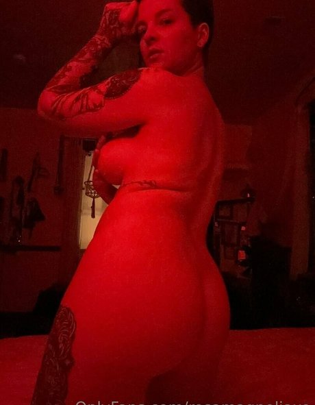Foto di nudo di fuga di OnlyFans di Rosa Magnolia