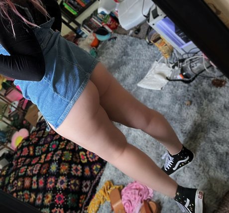 Foto di nudo di fuga di OnlyFans di Strawbre
