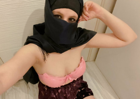 Foto di nudo di fuga di OnlyFans di Arabiano