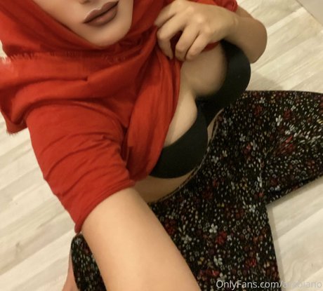 Foto di nudo di fuga di OnlyFans di Arabiano