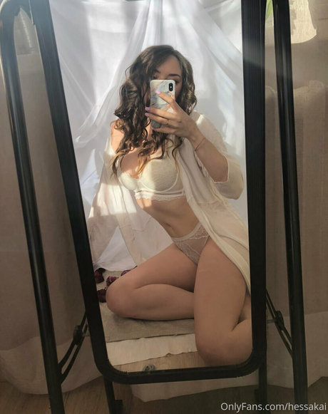 Foto di nudo di fuga di OnlyFans di Hessakai