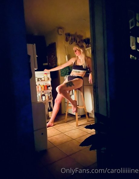 Foto di nudo di fuga di OnlyFans di Caroliiiiine