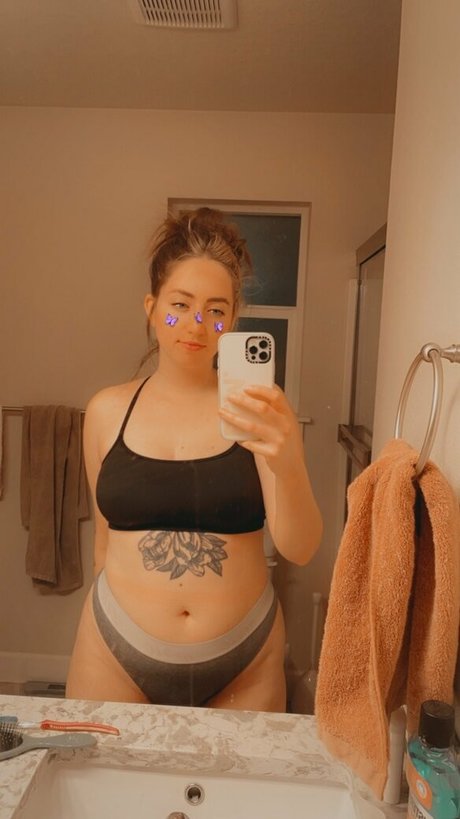 Foto di nudo di fuga di OnlyFans di Caroliiiiine