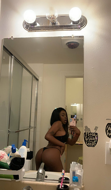 Foto di nudo di fuga di OnlyFans di Brittxolondon